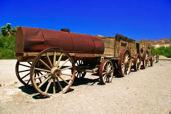 Un viejo vagón en el Valle de la Muerte. California — Foto de Stock