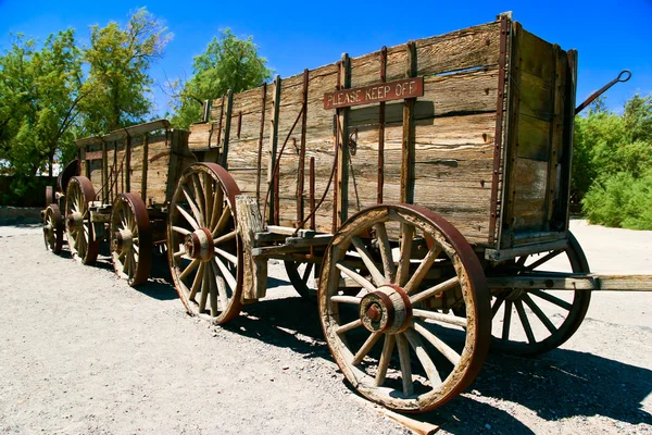 Uma velha carroça no Vale da Morte. Califórnia — Fotografia de Stock