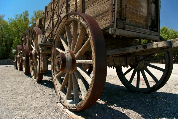 Un viejo vagón en el Valle de la Muerte. California — Foto de Stock