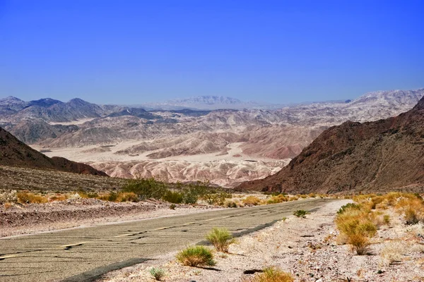 Lifeless landscape of the Death Valley — Stock Photo, Image