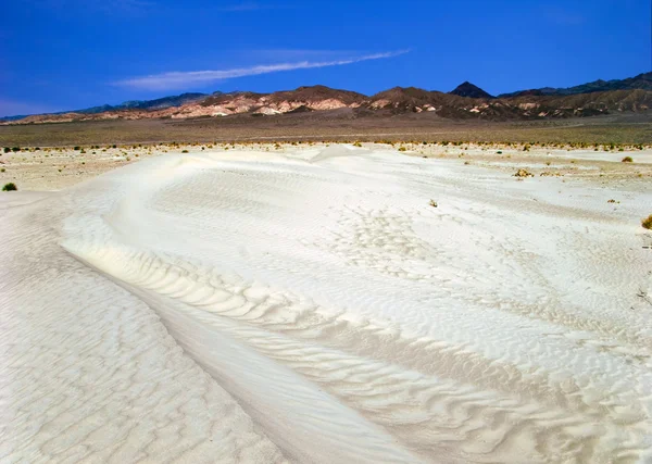 Bílé písečné duny, death valley, Kalifornie — Stock fotografie