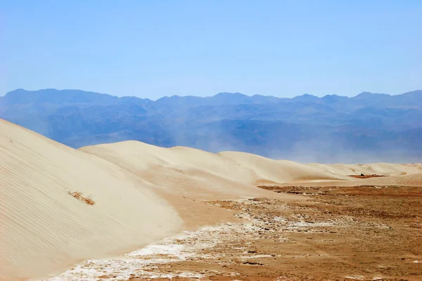 Dunas de areia branca, Vale da Morte, Califórnia — Fotografia de Stock