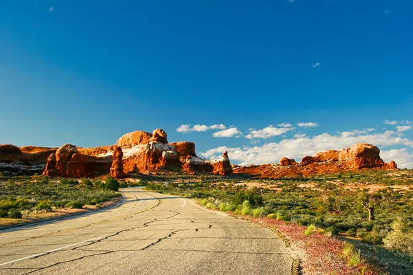 Sunny day in Arches Canyon — Stock Photo, Image