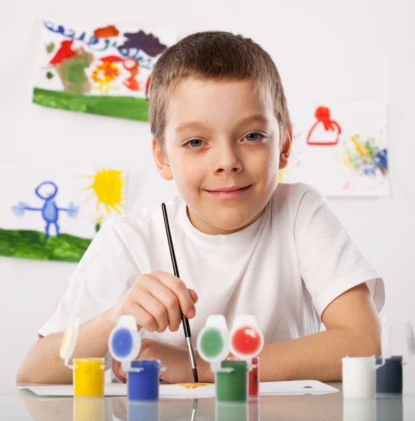 Rapaz numa aula de desenho — Fotografia de Stock