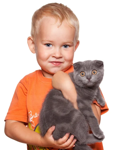 Мальчик с котом — стоковое фото