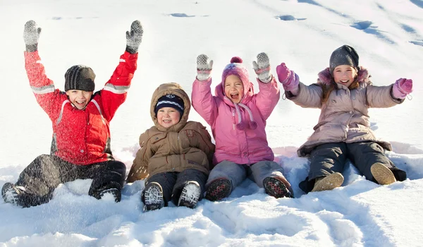 Crianças no inverno — Fotografia de Stock