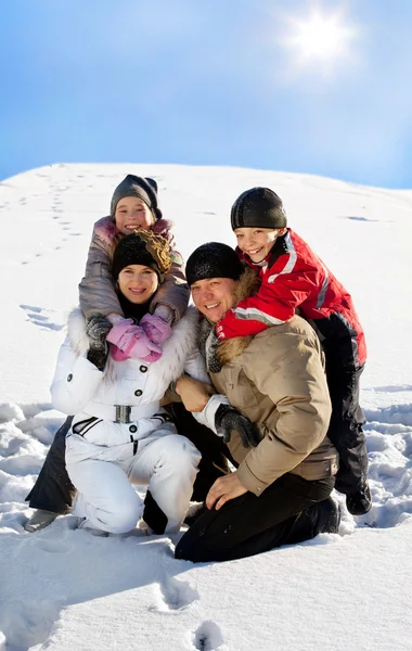 Aile kış — Stok fotoğraf