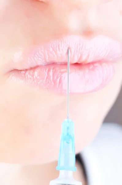 Kosmetisk injektion af botox til ansigtet af smuk kvinde - Stock-foto