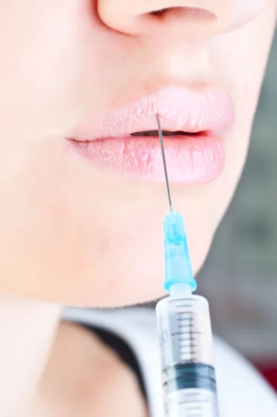 Cosmetic injection of botox to the face of beautiful woman — Stock Photo, Image