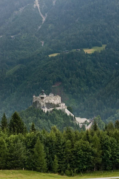 Hrad hohenwerfen v Rakousku — Stock fotografie