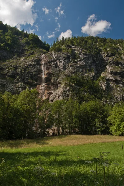 stock image Waterfall falling from slope rocks