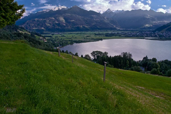 Jezioro Zeller z Alp i chmury — Zdjęcie stockowe