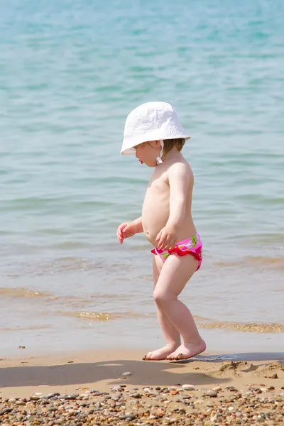 Little girl on sand beach near sea — Stock Photo, Image