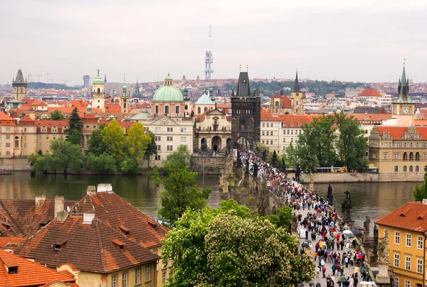 Ünlü Prag köprü manzaralı görünüm — Stok fotoğraf