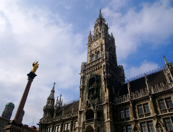 Edificio de Rathaus (ayuntamiento) en Munich, Alemania — Foto de Stock