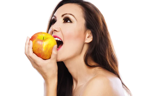 Nackte Frau beißt in Apfel — Stockfoto