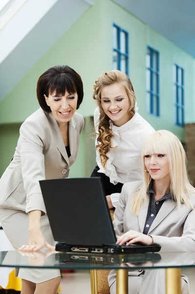 Tres mujeres de negocios —  Fotos de Stock