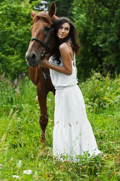 Portret vrouw paard — Stockfoto