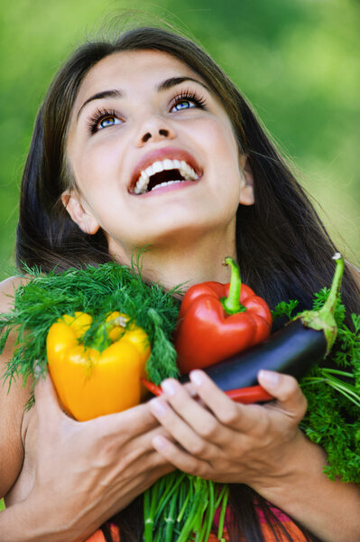 Портрет красивой молодой женщины Vegitorianka
