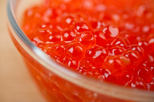 Caviar vermelho tigela closeup — Fotografia de Stock