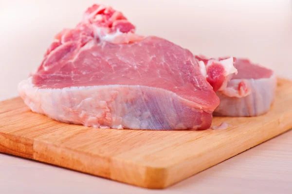 Šťavnatý kousek čerstvého masa (vepřové, hovězí, jehněčí) — Stock fotografie