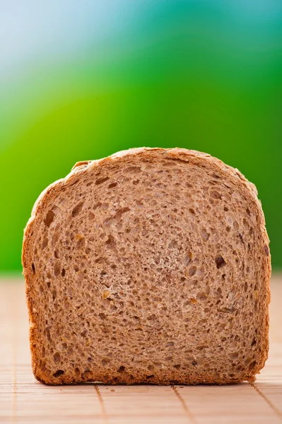 Нарежь ржаной хлеб — стоковое фото