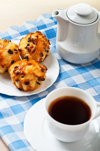 Breakfast: Black coffee with pastries — Stock Photo, Image