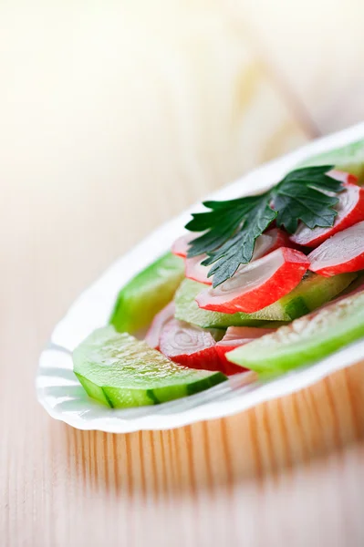 Summer salad on kitchen table — Stock Photo, Image