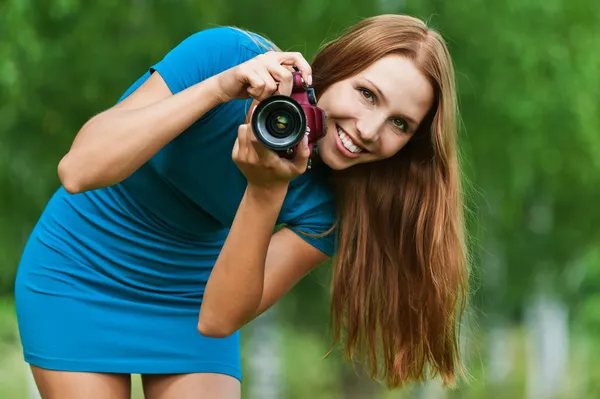 Femme avec caméra — Photo