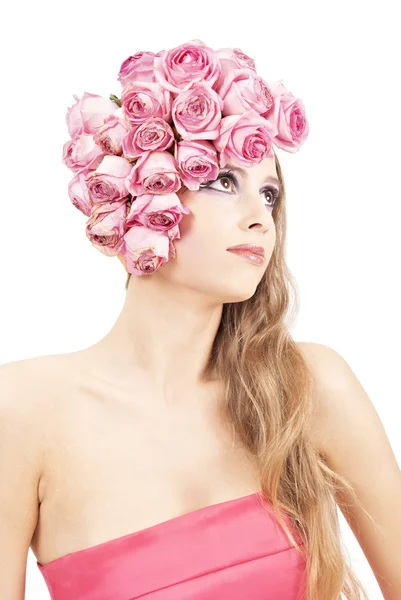 Jeune belle femme avec des fleurs roses — Photo
