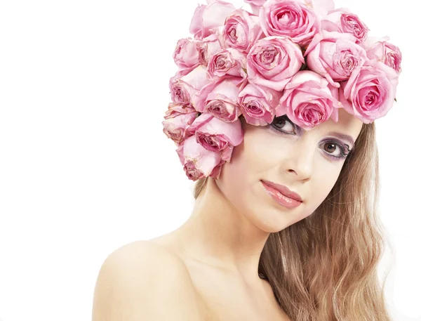Mladá krásná žena s růžovými květy — Stock fotografie