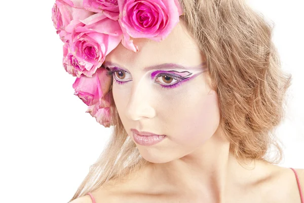 Fiatal gyönyörű nő, rózsaszín virágok — Stock Fotó