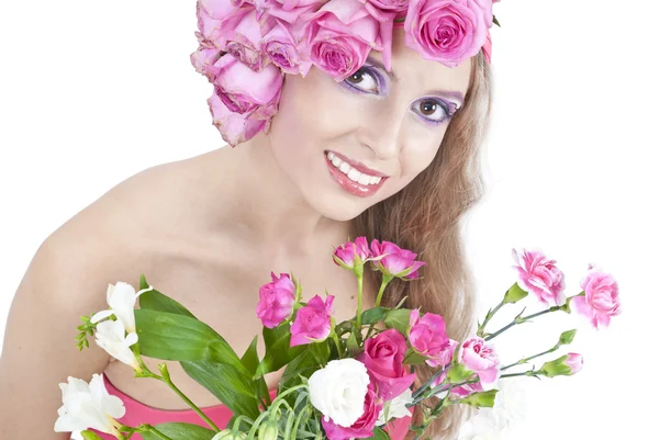 若くてきれいな女性の花を持つ — ストック写真
