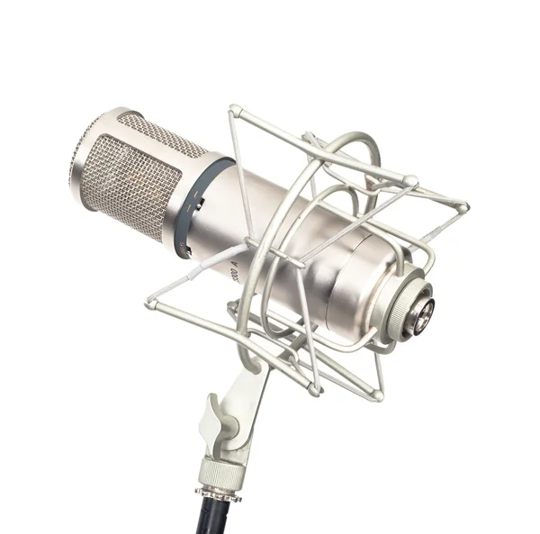 Микрофон изолирован на белом — стоковое фото