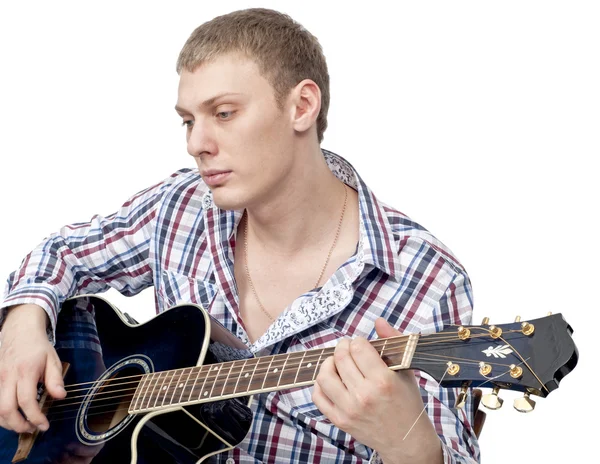 Mladý pohledný muž s kytarou přes bílý — Stock fotografie