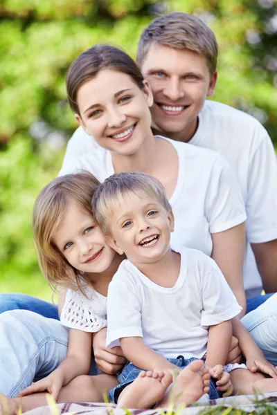 Glückliche Familie — Stockfoto