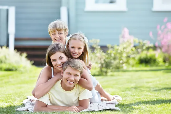 Gelukkige familie — Stockfoto