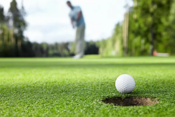 Playing golf Royalty Free Stock Images