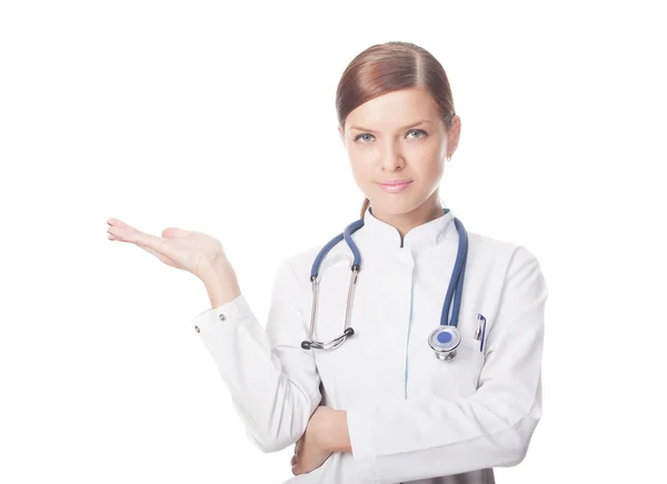 Женщина-врач держит что-то — стоковое фото