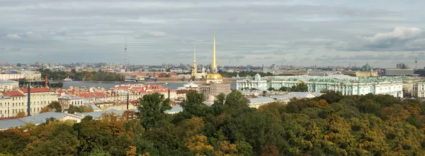 Panorama till amiralitetet och winter palace — Stockfoto