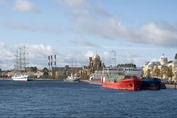 船在彼得斯堡 — 图库照片