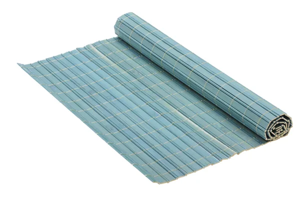 Бамбуковый коврик на белом — стоковое фото