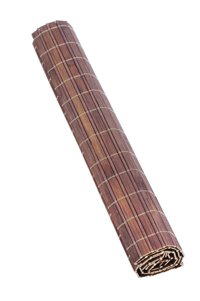 Бамбуковый коврик на белом крупным планом — стоковое фото