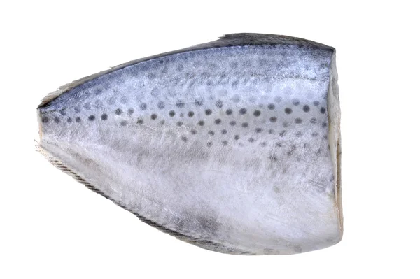 Сырая рыба на белом крупном плане — стоковое фото
