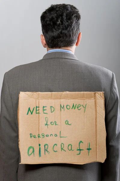 Homem com cartão sinal Precisa de dinheiro — Fotografia de Stock
