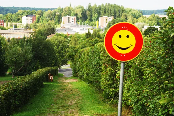 Señal de tráfico sonriente —  Fotos de Stock