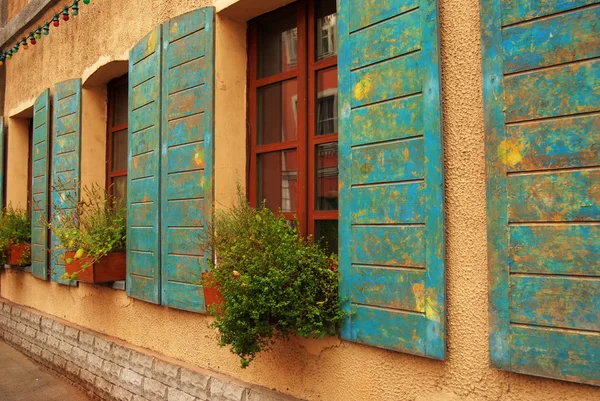 Antika ev Windows — Stok fotoğraf