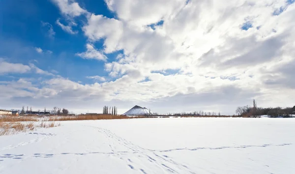 View above frozen lake in winter — Stock Photo, Image