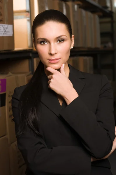 Business woman stock counting in warehouse — Stock Photo, Image