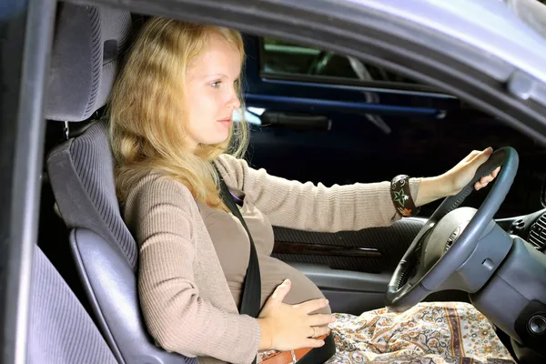 Pregnant women in car — Stock Photo, Image